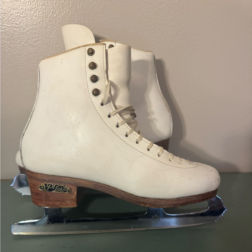 SP Teri size 7AAA Figure Skates